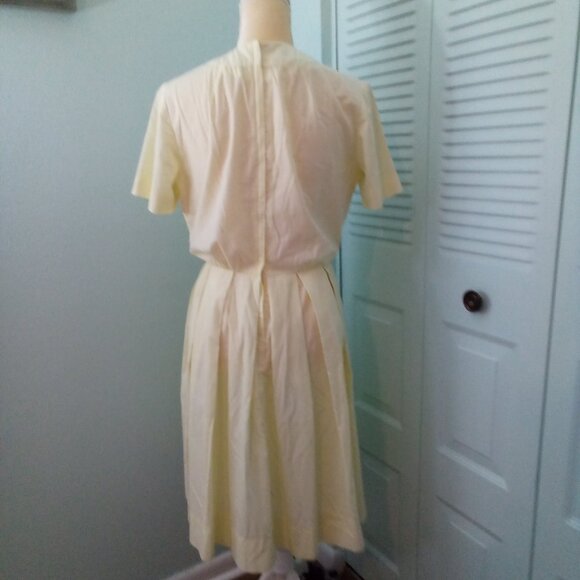 50s HERMAN MARCUS COTTON PIN-UP ROCKABILLY PALE YELLOW DRESS LACE BUTTONS PLEATS - Picture 2 of 13